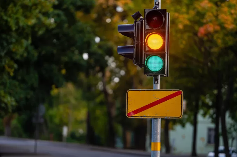 semaforo verde giallo